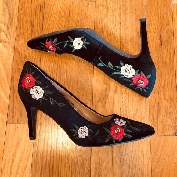 a new day Shoes - a new day Black Velvet Embroidered Heels Size 8